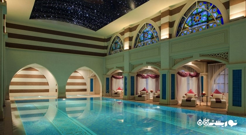 نمای استخر سرپوشیده هتل